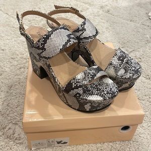Snakeskin Heels size 5.5 NWT
